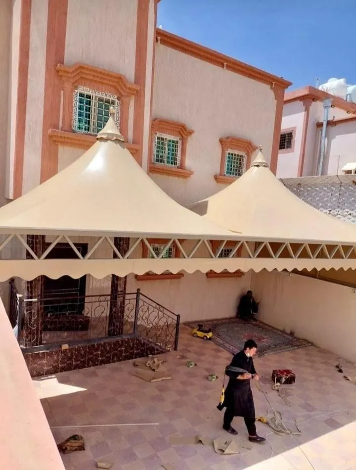 مظلات هرمية للحدائق والمواقف بالرياض
