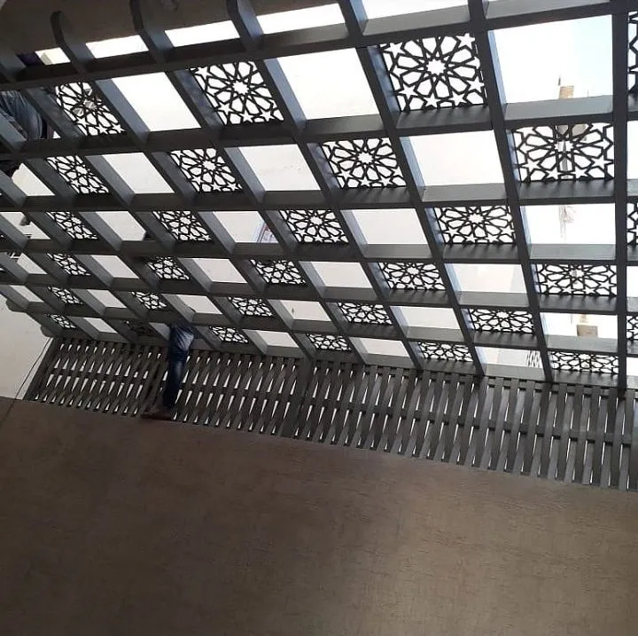 مظلات لكسان في حي الملقا: دليل الفخامة والحماية القصوى 