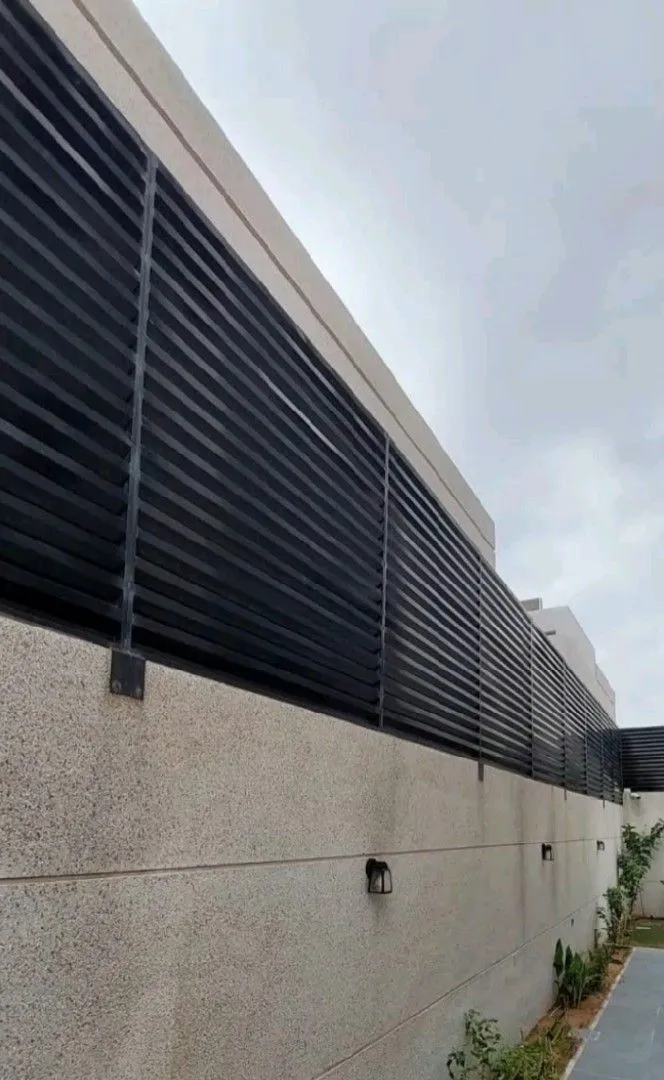 السواتر في الرياض: الدليل المرجعي الشامل لاختيار وتركيب أفضل