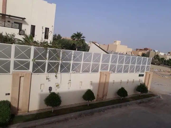 سواتر لكسان للفلل والمنازل | خصوصية عالية وتصاميم عصرية