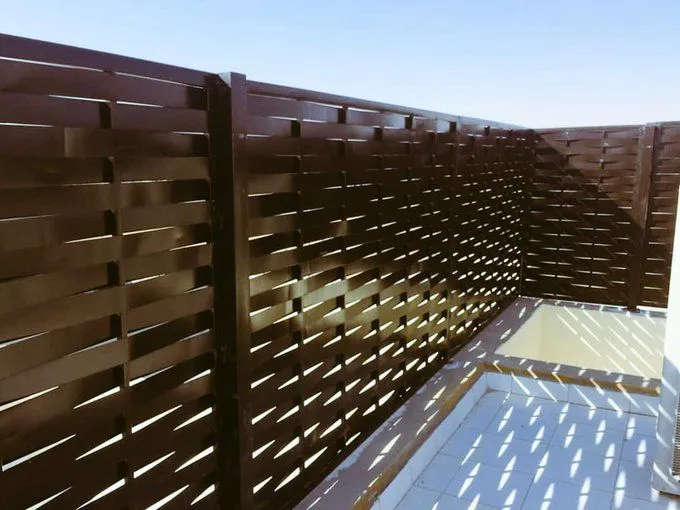 أسعار السواتر بالرياض 2025 – أفضل خامات التركيب في المملكه