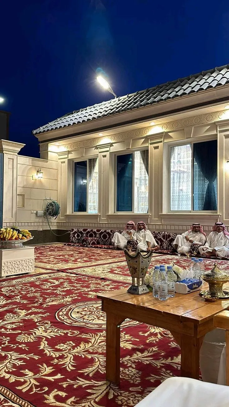 أفخم المجالس الخارجية الجاهزة بحي الملقا – تصميم فاخر وجودة 