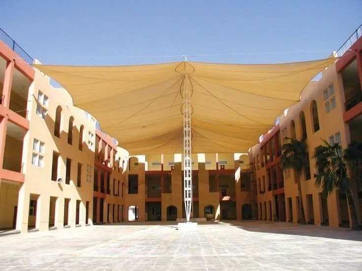 مظلات ساحات مدارس 2025 – أحدث الخامات والتصاميم