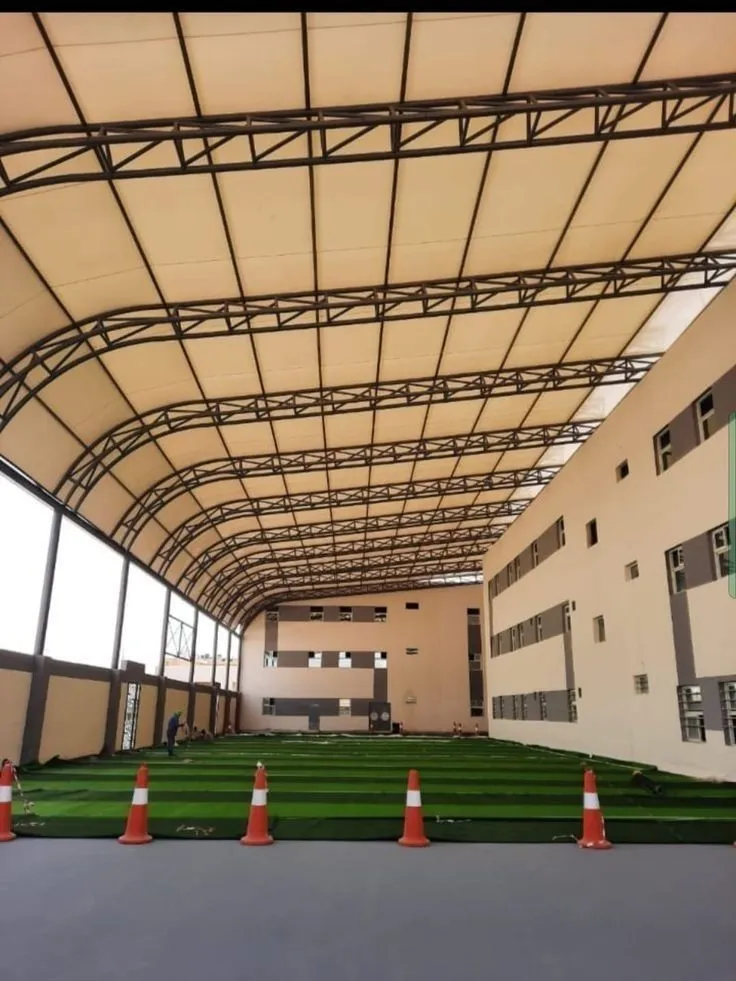 مظلات ساحات مدارس 2025 – أحدث الخامات والتصاميم