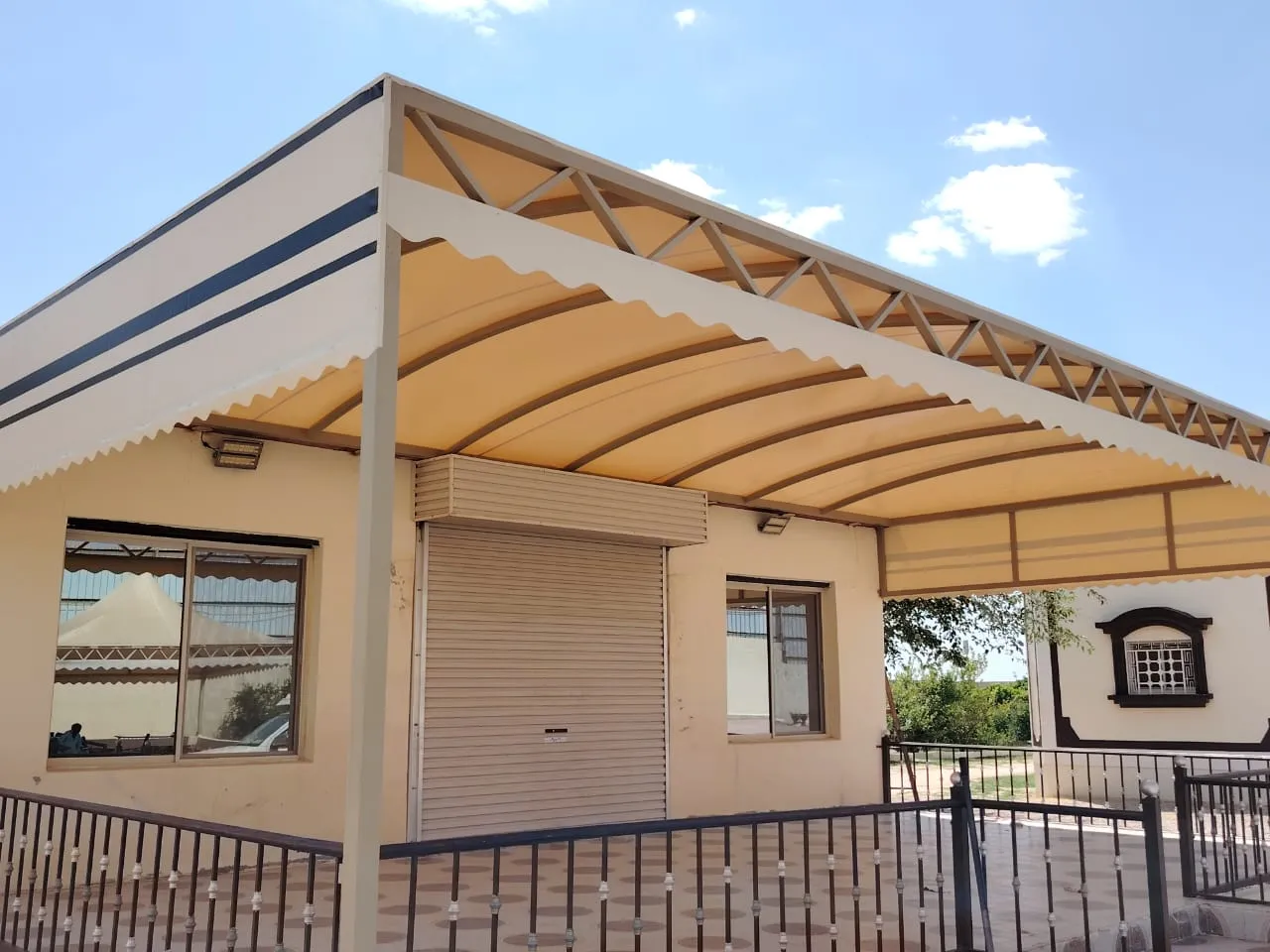 تركيب مظلات بشمال الرياض :حل الأمثل لحماية المساحات المفتوحة