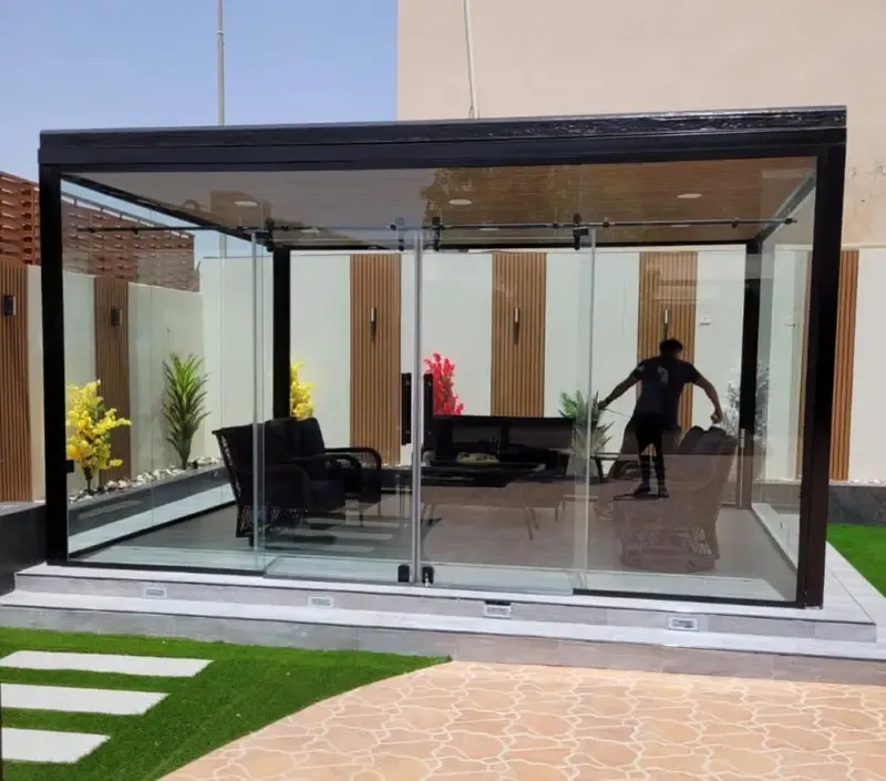 مقاول بناء مجالس زجاجية أنيقة وبسيطة بأقل تكلفة بالرياض