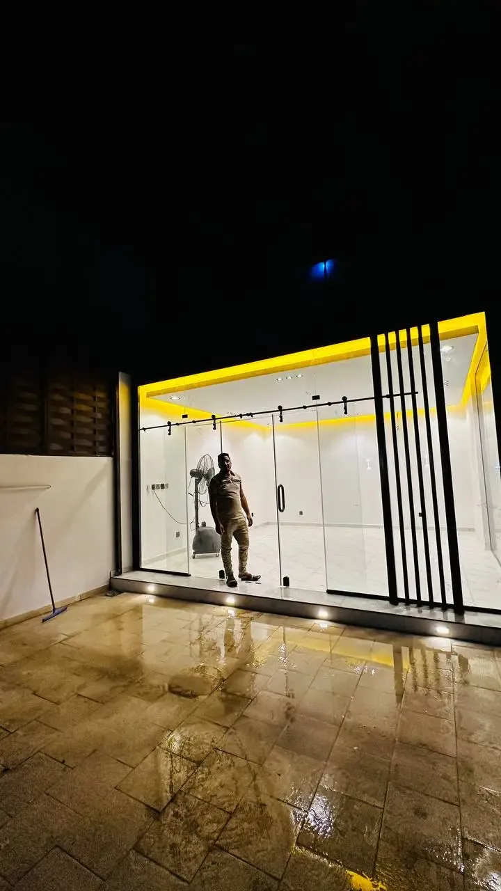 مقاول بناء مجالس زجاجية أنيقة وبسيطة بأقل تكلفة بالرياض