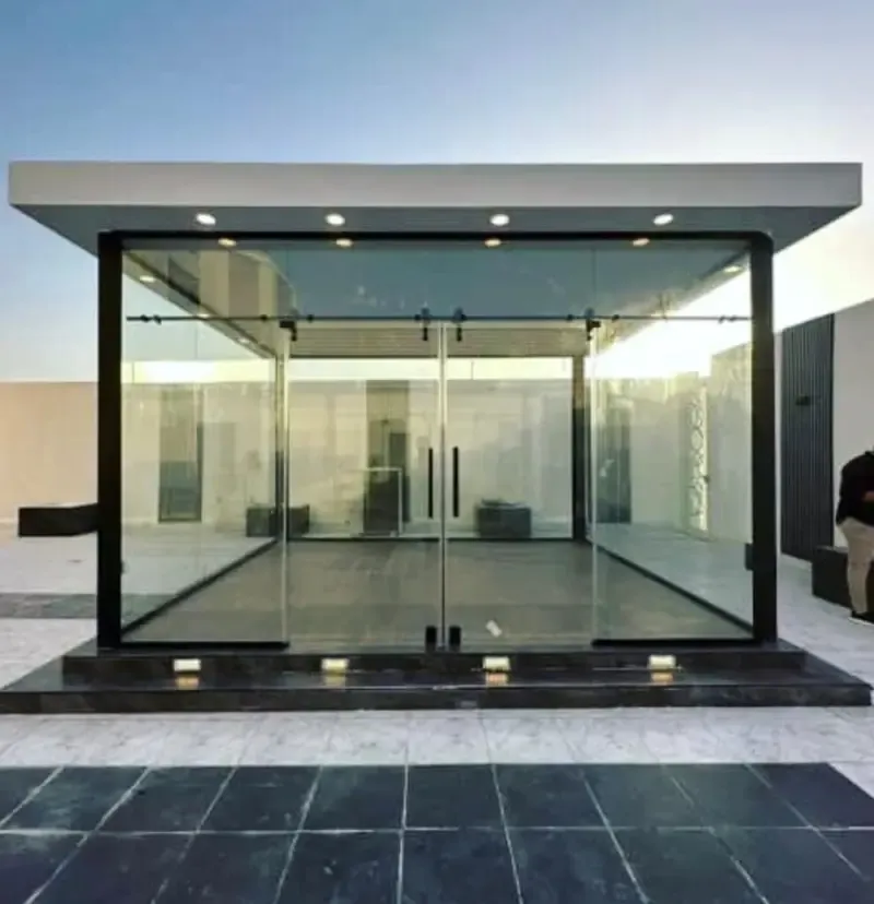 مقاول بناء مجالس زجاجية أنيقة وبسيطة بأقل تكلفة بالرياض