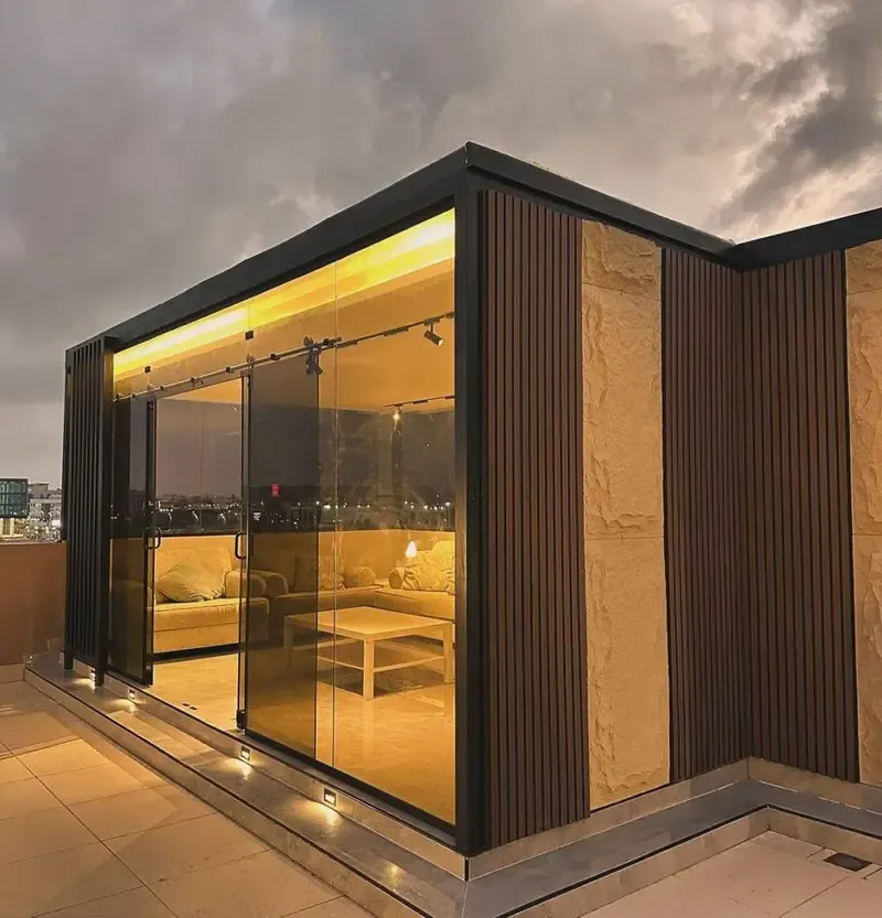 مقاول بناء مجالس زجاجية أنيقة وبسيطة بأقل تكلفة بالرياض