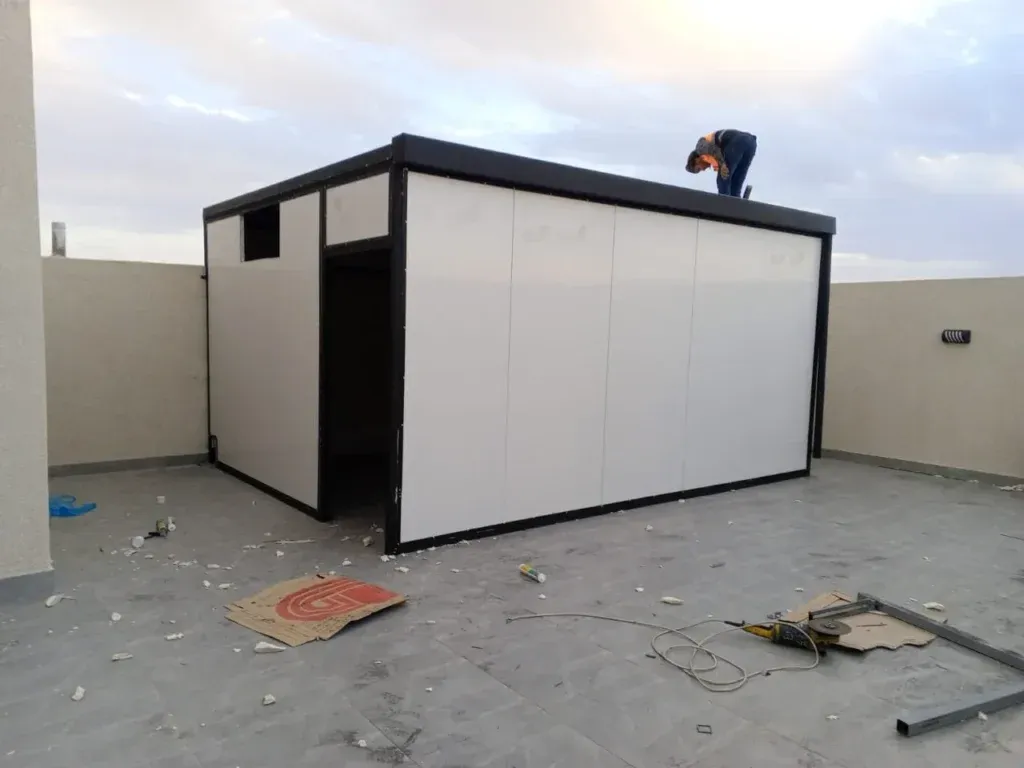 غرف إضافية خارجية وملاحق للاستراحة (أو للضيافة) بالرياض 