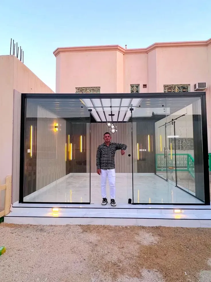 بناء مجلس خارجي زجاجي بالرياض مودرن بالحوش