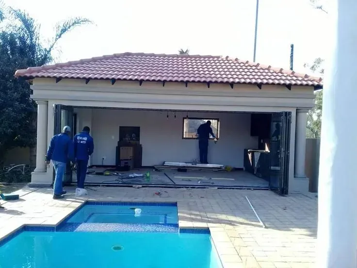 بناء مجلس خارجي زجاجي بالرياض مودرن بالحوش