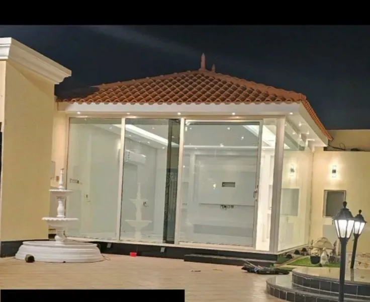 بناء مجلس خارجي زجاجي بالرياض مودرن بالحوش