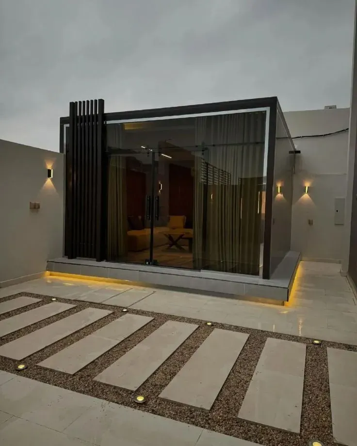 بناء مجلس خارجي زجاجي بالرياض مودرن بالحوش