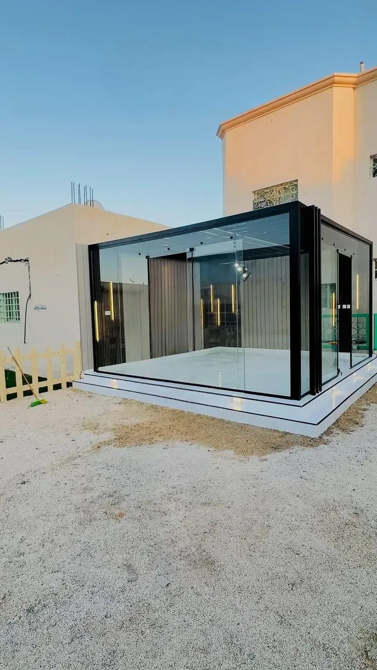 بناء مجلس خارجي زجاجي بالرياض مودرن بالحوش