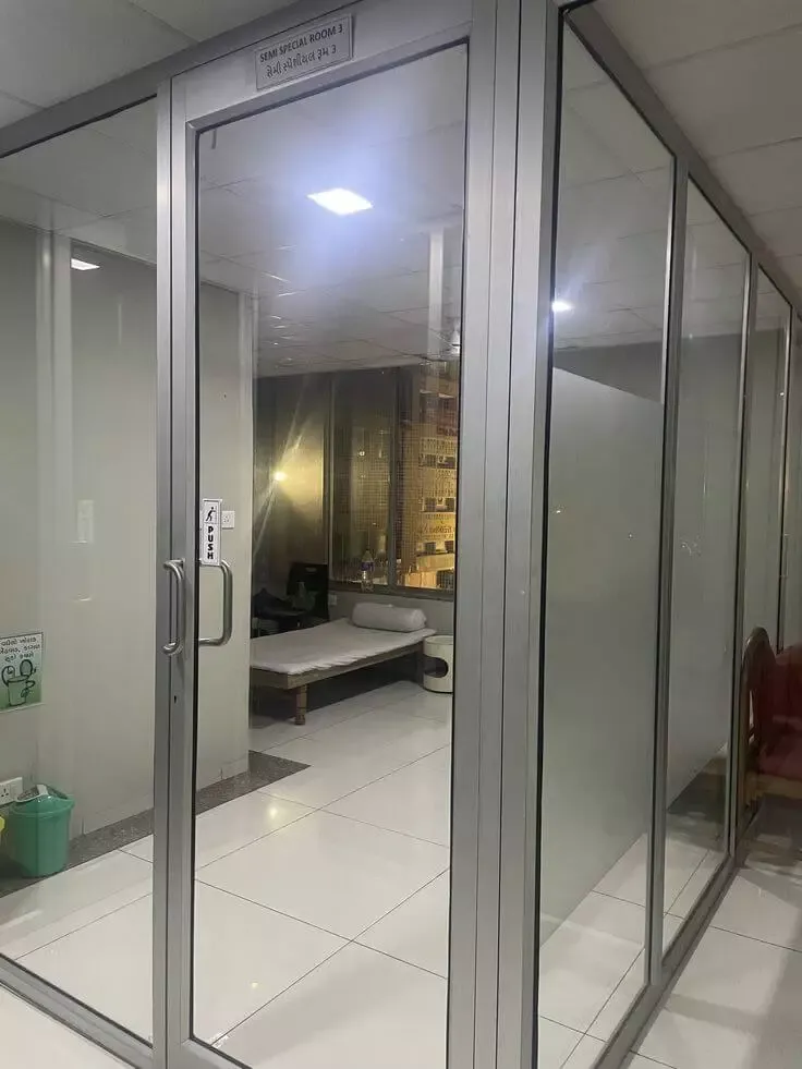 ملاحق خارجية| تركيب ملاحق ساندوتش بانل | ملاحق زجاجية فخمة  