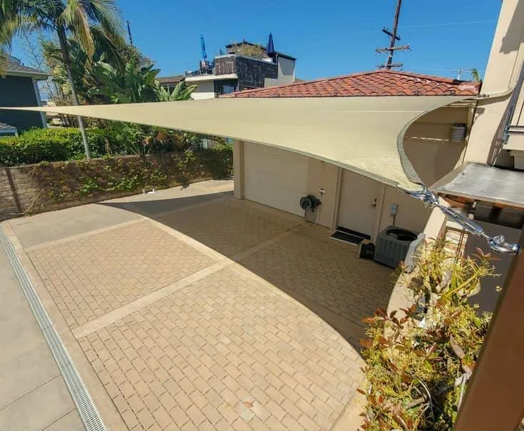 تحويل الفناء إلى واحةفي الرياض:للمظلات والحدائق وبرجولات 