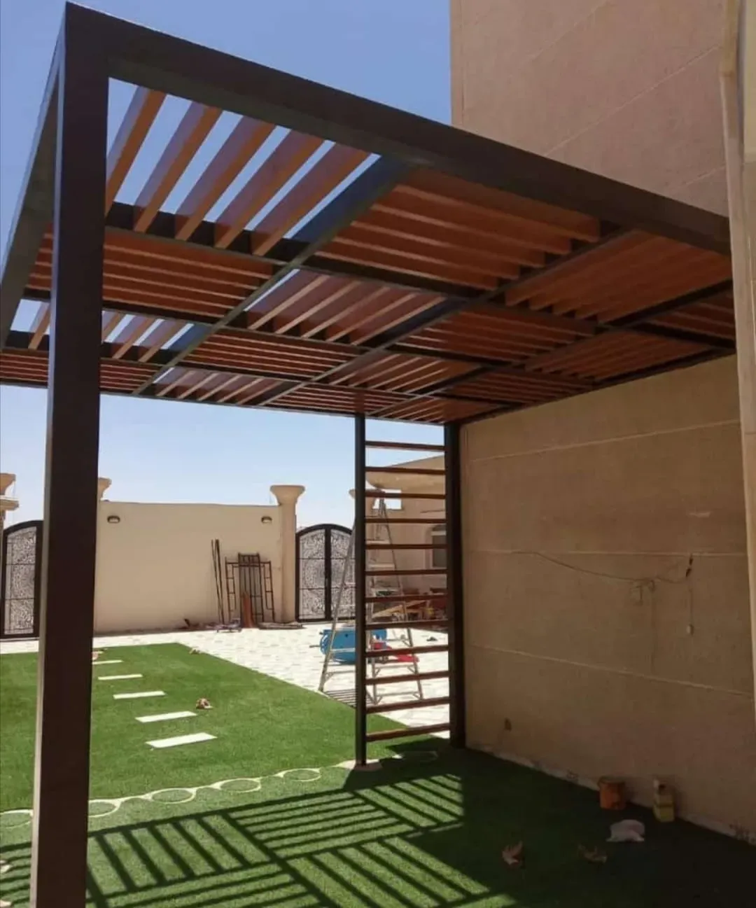 حداد مظلات مداخل فلل في الرياض وشماله: تصاميم مودرن 