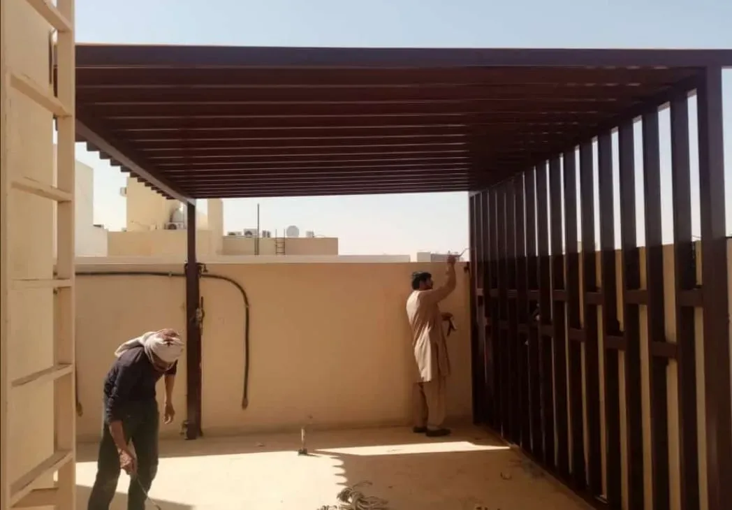 حداد مظلات مداخل فلل في الرياض وشماله: تصاميم مودرن 