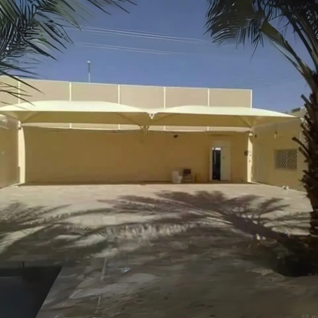 تركيب مظلات جلد PVC هرمية: الجودة والمتانة بأسلوب عصري