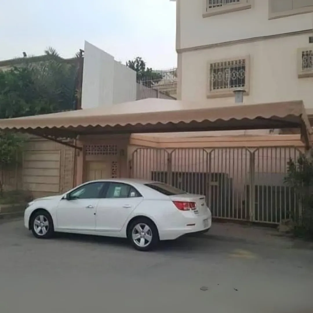 تركيب مظلات جلد PVC هرمية: الجودة والمتانة بأسلوب عصري