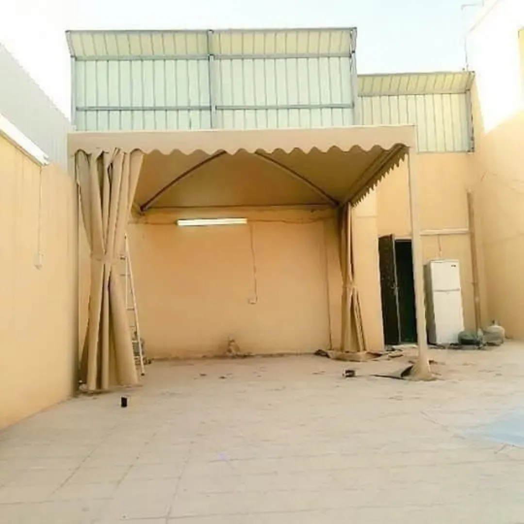 تركيب مظلات جلد PVC هرمية: الجودة والمتانة بأسلوب عصري