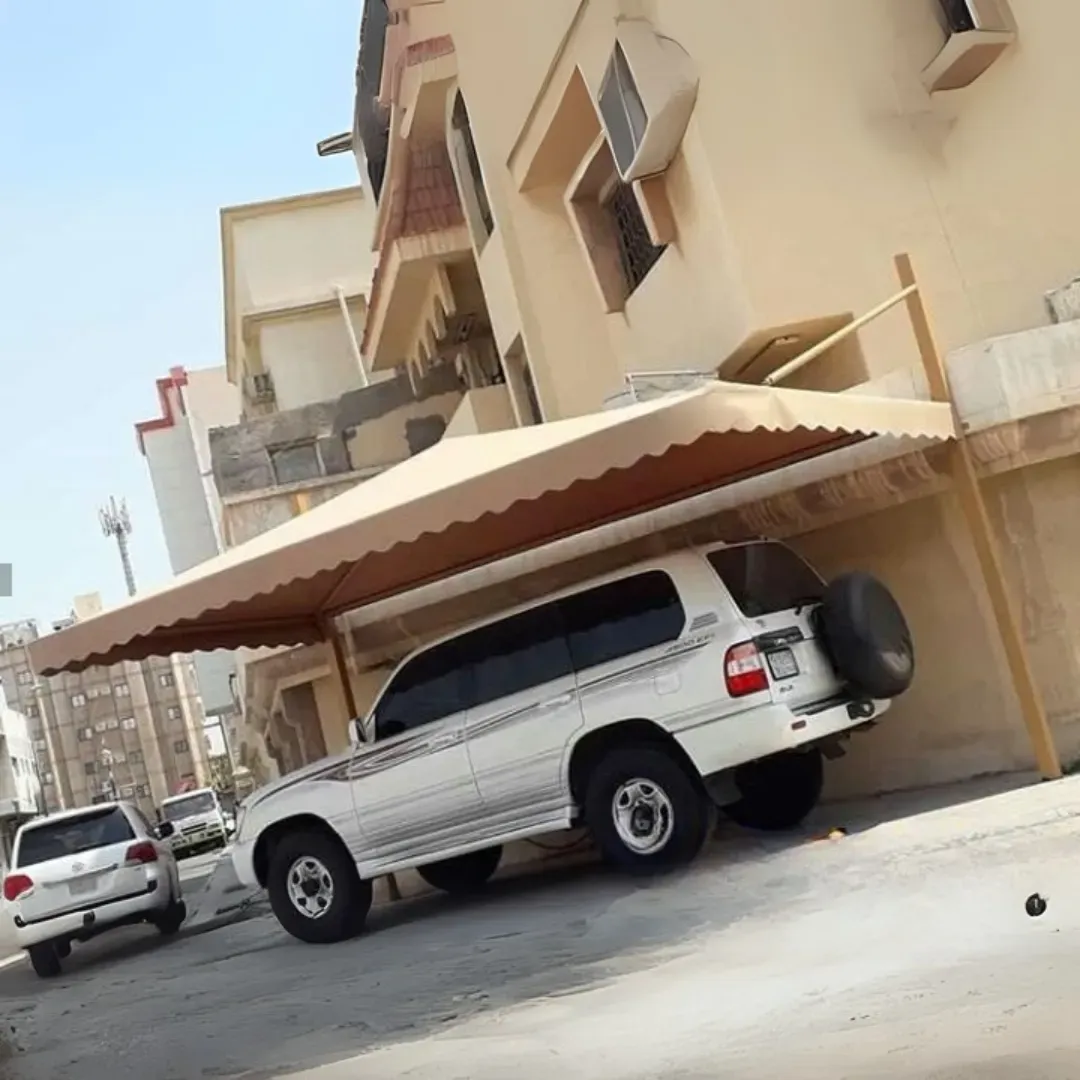 تركيب مظلات جلد PVC هرمية: الجودة والمتانة بأسلوب عصري