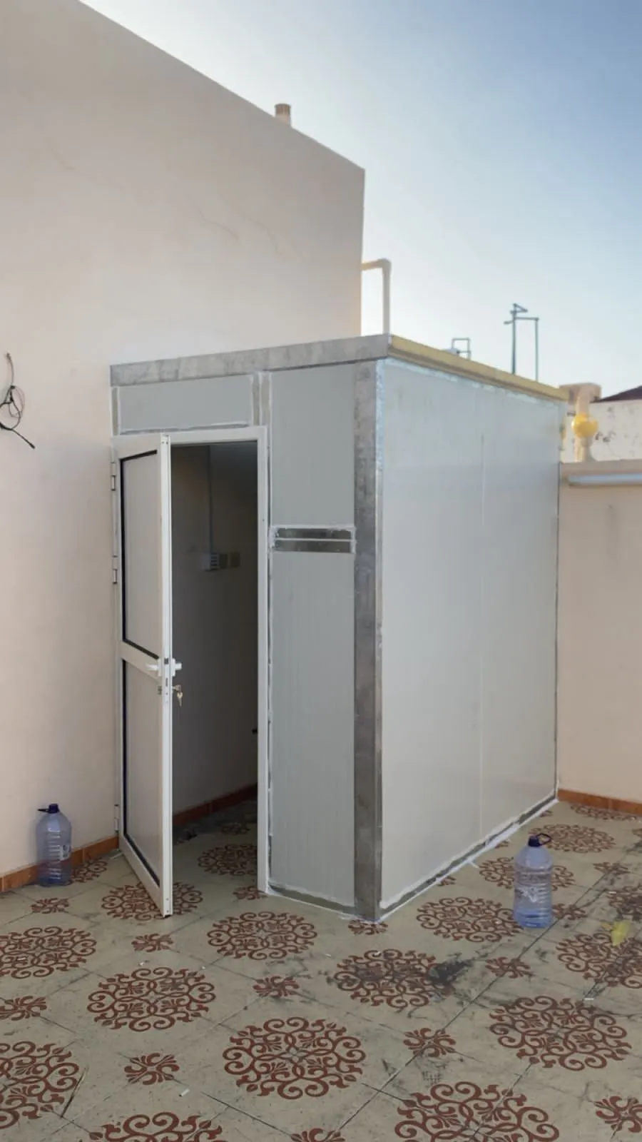 ملاحق ساندوتش بانل حي العارض الدليل الشامل للتكلفة، المميزات