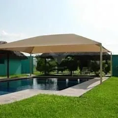 مظلات تغطية مسابح شمال الرياض – حماية كاملة من الشمس والغبار