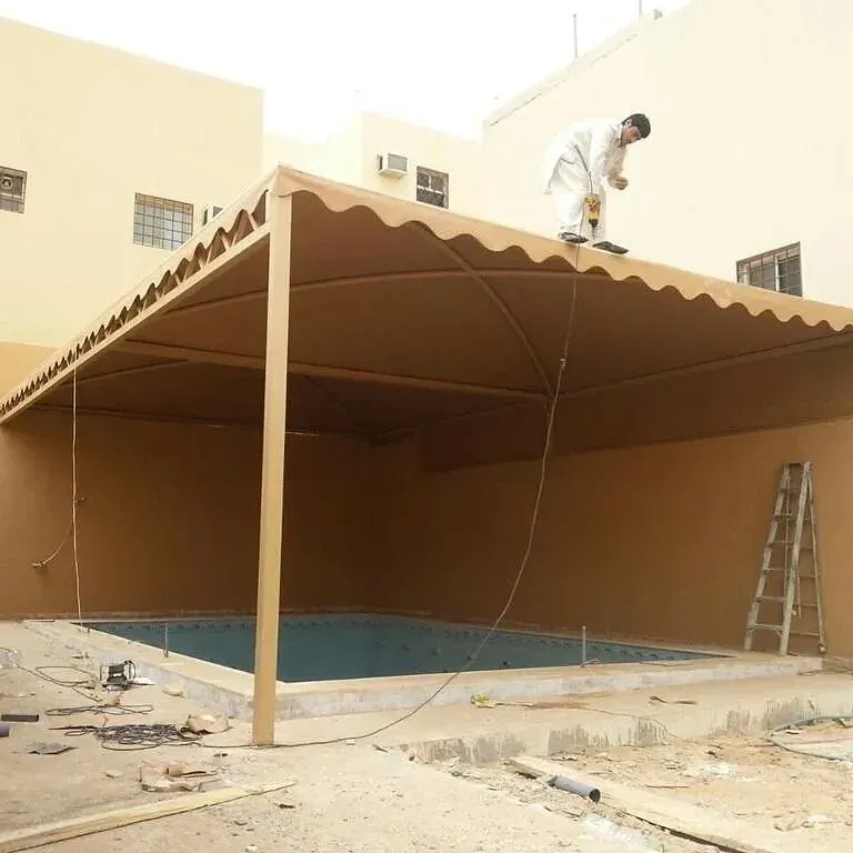 مظلات تغطية مسابح شمال الرياض – حماية كاملة من الشمس والغبار