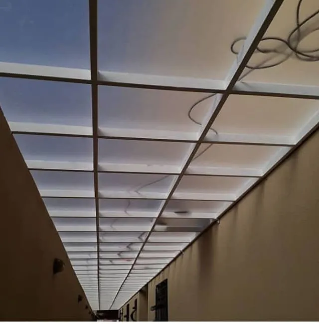 مظلات لكسان في حي الملقا: دليل الفخامة والحماية القصوى