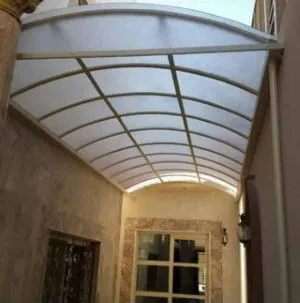 مظلات لكسان في حي الملقا: دليل الفخامة والحماية القصوى