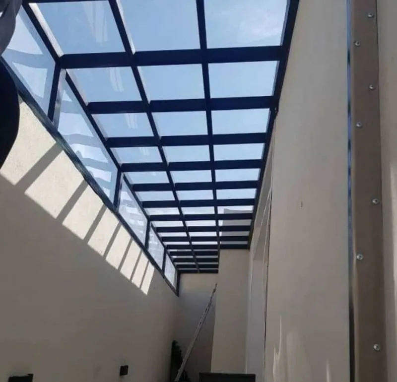 مظلات لكسان في حي الملقا: دليل الفخامة والحماية القصوى