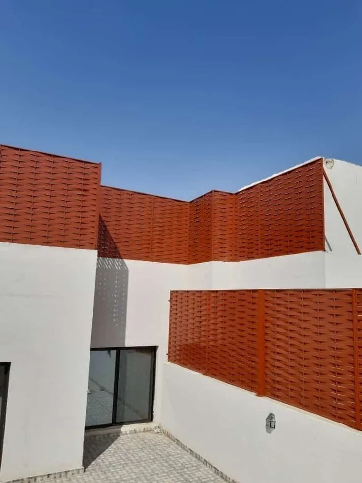 السواتر في الرياض: الدليل المرجعي الشامل لاختيار وتركيب أفضل