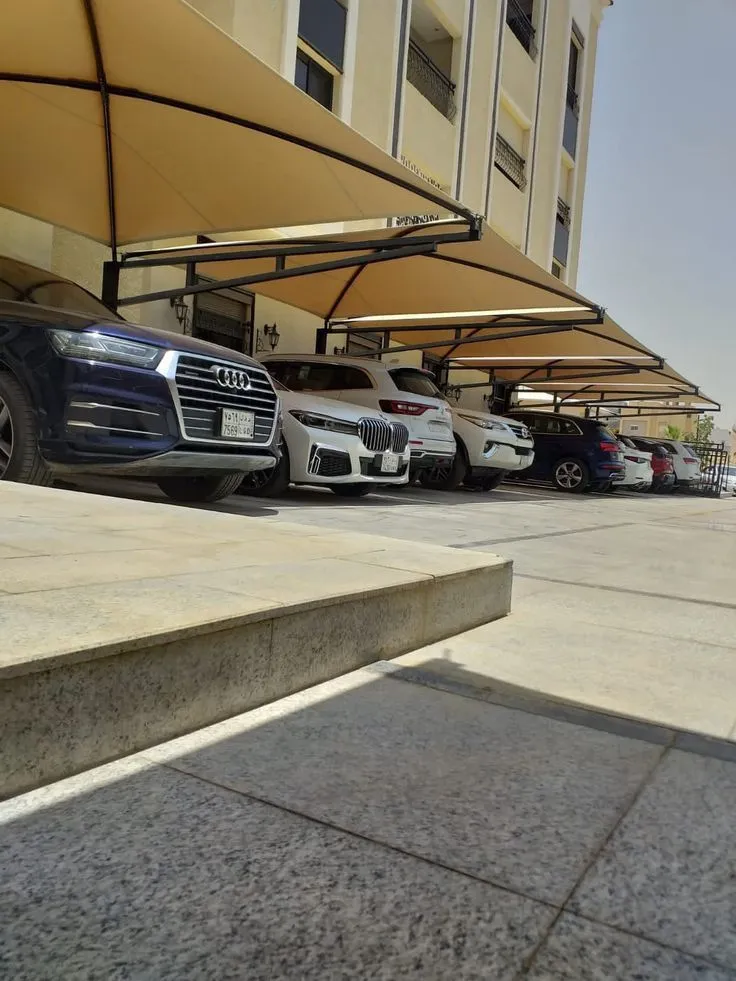 المظلات في الرياض: الدليل المرجعي الشامل لاختيار وتركيب مظلة